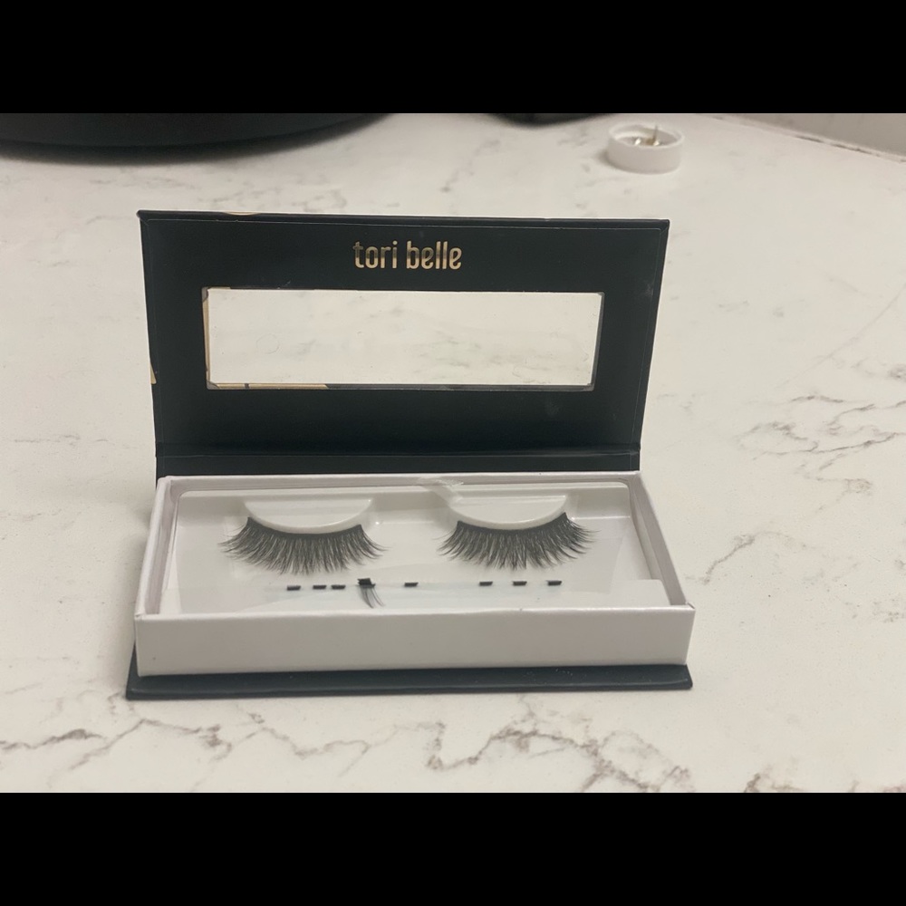 NEVER WORN eyelashes